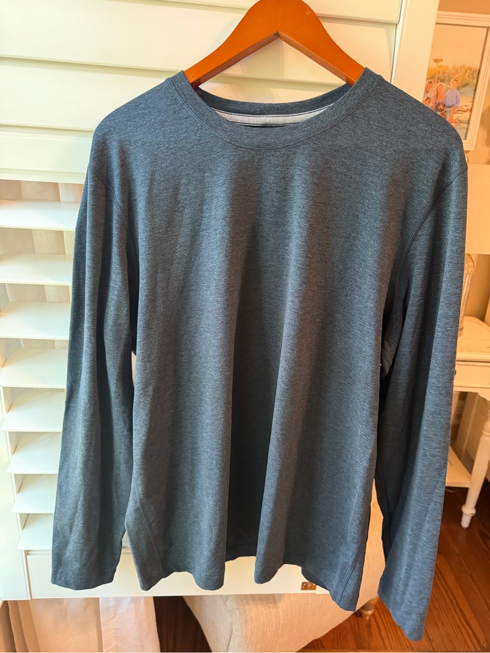 lululemon athletica Men's Long Sleeve Crew in Heathered Navy